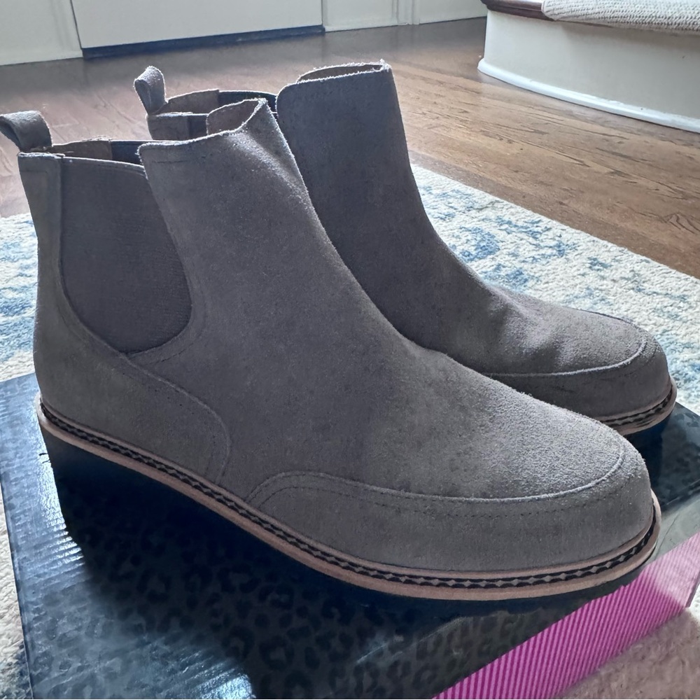 Cody Suede Chelsea Ankle Boots in Nutmeg